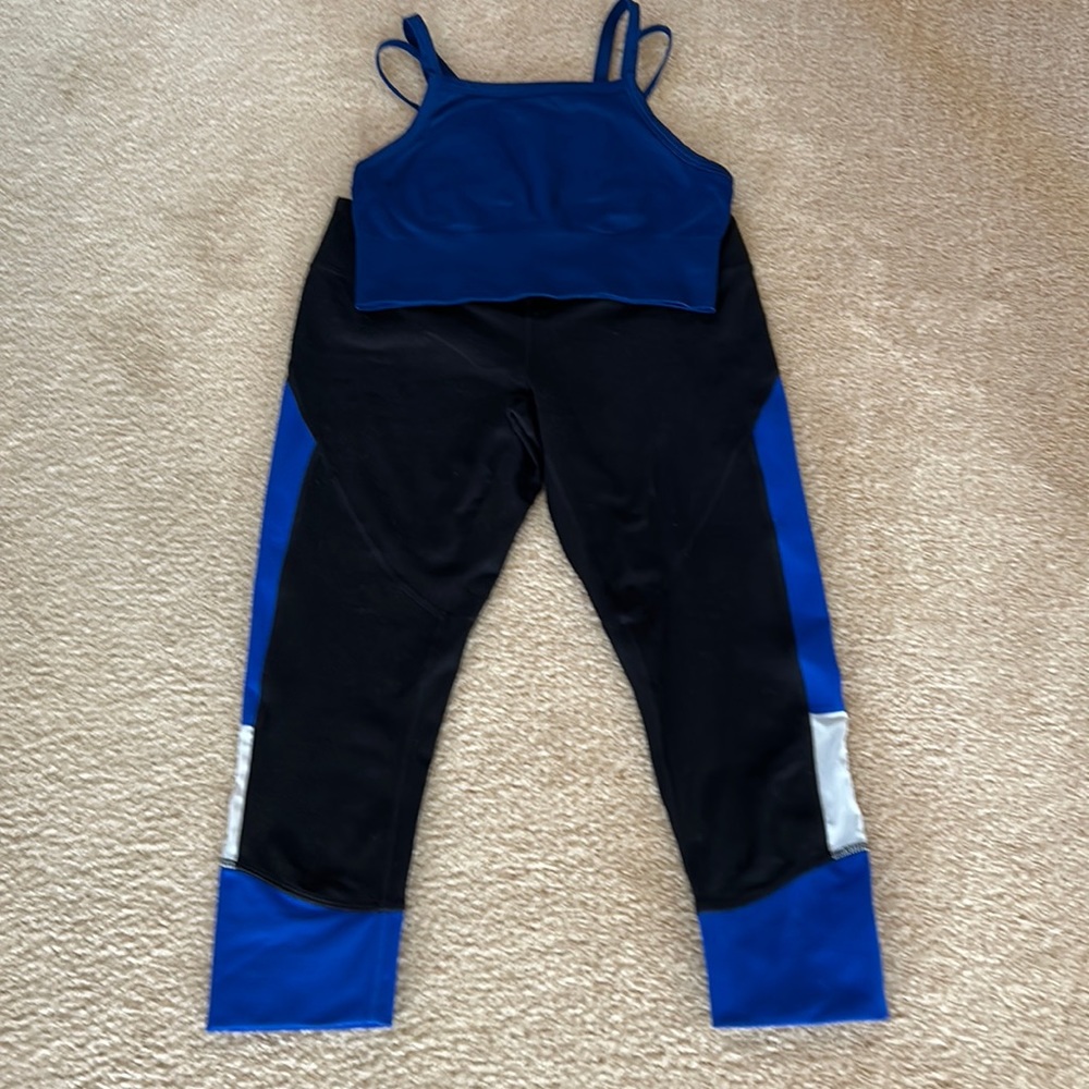 Zella High Waist blue/black cropped leggings with blue sports bra.